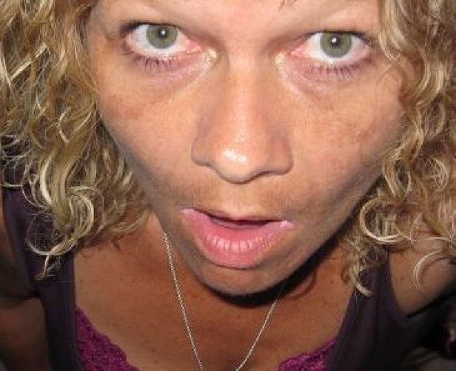 Tia54 - Geschäftsfrau mit Sex-Shop!