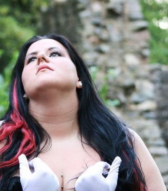 Busina29 - Busina mit Riesenbusen!