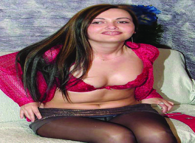 Mona - Hübsches Girl mit Silberblick!