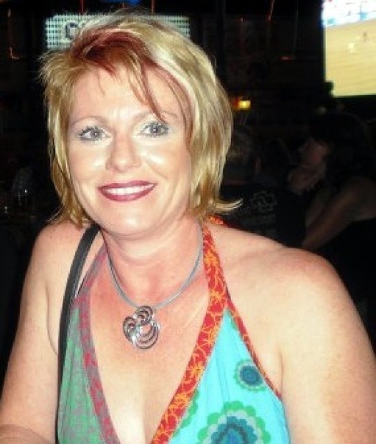 Temper50 - Dominante, geschiedene Frau sucht...