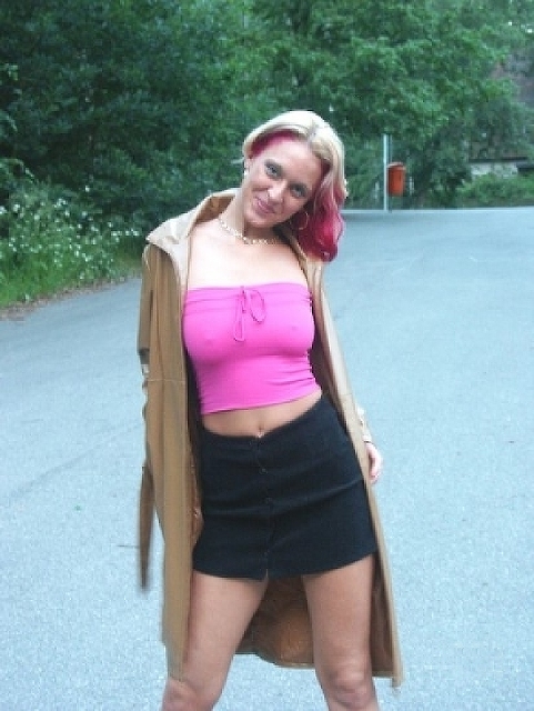 HornyBiene - Mal blond, mal rot...