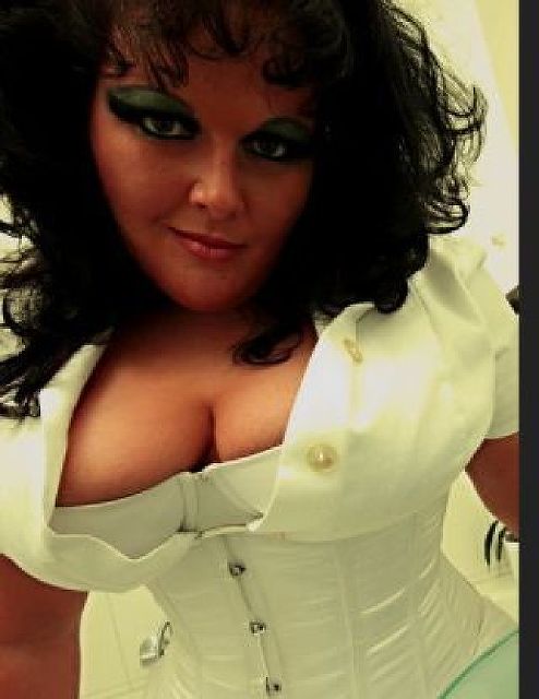 Pumpanella - Ex-Model für Büstenhalter sucht Mann! 